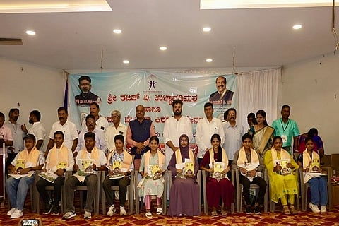 ಎಸ್‌ಎಸ್‌ಎಲ್‌ಸಿಯಲ್ಲಿ ಶೇ. 90ಕ್ಕಿಂತ ಹೆಚ್ಚು ಅಂಕ ಪಡೆದ 540 ಪ್ರತಿಭಾವಂತ ವಿದ್ಯಾರ್ಥಿಗಳಿಗೆ ಅಭಿನಂದಿಸುವ ‘ಹುಬ್ಬಳ್ಳಿ ಹೆಮ್ಮೆ’ hubballi hemme ಕಾರ್ಯಕ್ರಮವನ್ನು ಹುಬ್ಬಳ್ಳಿಯಲ್ಲಿ ಶನಿವಾರ ಏರ್ಪಡಿಸಲಾಗಿತ್ತು.