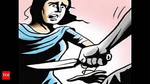 Gold jewellery stolen at knifepoint
