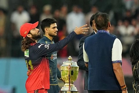 RCBvsGT |  ಟಾಸ್ ಗೆದ್ದು ಬೌಲಿಂಗ್ ಆಯ್ದುಕೊಂಡ ಗಿಲ್