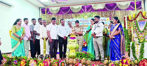 ಪರ್ಪುಂಜದಲ್ಲಿ ಕಡಬ ತಾಲೂಕಿನ ಮಹಿಳಾ ಜ್ಞಾನವಿಕಾಸ ಕೇಂದ್ರಗಳ ತಾಲೂಕುಮಟ್ಟದ ವಿಚಾರಗೋಷ್ಠಿ ಮತ್ತು ಸಾಂಸ್ಕೃತಿಕ ಕಾರ್ಯಕ್ರಮವನ್ನು ಸಂಪ್ಯ ಠಾಣೆ ಎಸ್‌ಐ ಸುಷ್ಮಾ ಭಂಡಾರಿ ಉದ್ಘಾಟಿಸಿದರು.