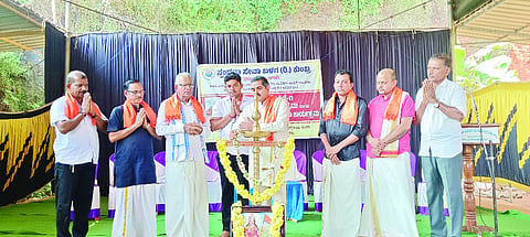 ‘ಸುಜ್ಞಾನ ದೀಪಿಕೆ-1’ ಪುಸ್ತಕದ ಮೌಲ್ಯಮಾಪನ ಮತ್ತು ಸಮಾರೋಪ ಸಮಾರಂಭವನ್ನು ಪುತ್ತೂರಿನ ಮಹಾಲಿಂಗೇಶ್ವರ ದೇವಳದ ವ್ಯವಸ್ಥಾಪನಾ ಸಮಿತಿ ಮಾಜಿ ಅಧ್ಯಕ್ಷ ಮುಳಿಯ ಕೇಶವ ಪ್ರಸಾದ್ ಉದ್ಘಾಟಿಸಿದರು.