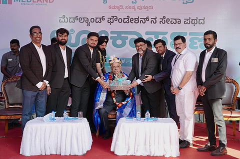ಪುತ್ತೂರಿನ ಸಂಪ್ಯ ಮೆಡ್‌ಲ್ಯಾಂಡ್ ಆಸ್ಪತ್ರೆಯಲ್ಲಿ ‘ಮೆಡ್‌ಲ್ಯಾಂಡ್ ಫೌಂಡೇಶನ್‌ನ ಸೇವಾ ಪಥ’ ಲೋಕಾರ್ಪಣೆ ಸಮಾರಂಭದಲ್ಲಿ ಆಂಧ್ರಪ್ರದೇಶದ ರಾಜ್ಯಪಾಲ ಅಬ್ದುಲ್ ನಜೀರ್ ಅವರನ್ನು ಸನ್ಮಾನಿಸಲಾಯಿತು. ಮೆಡ್‌ಲ್ಯಾಂಡ್ ಆಸ್ಪತ್ರೆ ಆಡಳಿತ ಮಂಡಳಿ ಅಧ್ಯಕ್ಷ ಅಶ್ರಫ್ ಕಮ್ಮಾಡಿ, ಆಡಳಿತಾಧಿಕಾರಿ ಡಾ.ವಿಶಾಲ್, ಆಡಳಿತ ನಿರ್ದೇಶಕ ಆಶ್ಮೀರ್ ಕಮ್ಮಾಡಿ, ನಿರ್ದೇಶಕ ಆಶಿಶ್ ಕಮ್ಮಾಡಿ, ವಕೀಲ ಮಹೇಶ್ ಕಜೆ ಉಪಸ್ಥಿತರಿದ್ದರು.