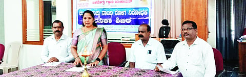 ಒಳಮೊಗ್ರು ಗ್ರಾಮ ಪಂಚಾಯಿತಿ ವ್ಯಾಪ್ತಿಯಲ್ಲಿ ನಡೆದ ಉಚಿತ ಹುಚ್ಚುನಾಯಿ ರೋಗ ನಿರೋಧಕ ಲಸಿಕಾ ಶಿಬಿರವನ್ನು ಪಂಚಾಯಿತಿ ಅಧ್ಯಕ್ಷೆ ತ್ರಿವೇಣಿ ಪಲ್ಲತ್ತಾರು ಉದ್ಘಾಟಿಸಿ ಮಾತನಾಡಿದರು.