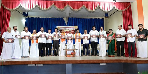  ಹನುಮಗಿರಿ ಕ್ಷೇತ್ರದ ಬ್ರಹ್ಮಕಲಶೋತ್ಸವದ ಆಮಂತ್ರಣ ಪತ್ರಿಕೆಯನ್ನು ಬ್ರಹ್ಮಕಲಶೋತ್ಸವ ಸಮಿತಿಯ ಗೌರವ ಸಲಹೆಗಾರ ಶ್ರೀಕೃಷ್ಣ ಭಟ್ ಬಿಡುಗಡೆಗೊಳಿಸಿದರು. ಆಡಳಿತ ಧರ್ಮದರ್ಶಿ ನನ್ಯ ಅಚ್ಚುತ ಮೂಡೆತ್ತಾಯ, ಸೀತಾರಾಮ ರೈ ಕೆದಂಬಾಡಿಗುತ್ತು, ಸಾಜ ರಾಧಾಕಷ್ಣ ಆಳ್ವ ಇತರರಿದ್ದರು.