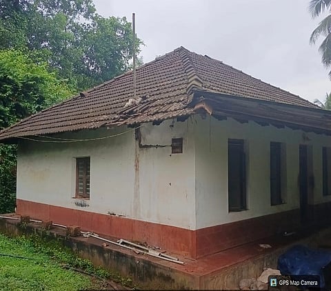  ಸಿಡಿಲು ಬಡಿದು ಹಾನಿಗೊಂಡ ಬಟ್ಯಪ್ಪ ರೈ ಅವರ ಮನೆ. 