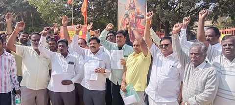 ಮಹದೇವಪುರ ಕ್ಷೇತ್ರದ ಕಾಂಗ್ರೆಸ್ ಮುಖಂಡ ಕುಪ್ಪಿ ಮಂಜುನಾಥ್ ನೇತೃತ್ವದಲ್ಲಿ ಪ್ರತಿಭಟನೆ. ವರ್ತೂರು ಹಿತರಕ್ಷಣಾ ವೇದಿಕೆ ಹಾಗೂ ಜಾಗೃತ ನಾಗರೀಕರು ಮತ್ತು ಗ್ರಾಮಸ್ಥರಿಂದ ಸಹಿ ಸಂಗ್ರಹ