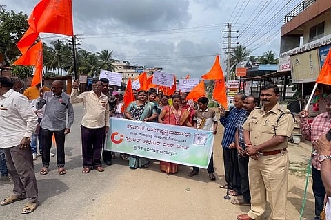 : ಗ್ಲೋಬಲ್ ಆಕ್ಸಿಲೇಟರ್ ವಿಷನ್ ಸಮಿಟ್ ಪ್ರಚಾರಕ್ಕಾಗಿ ಕಾಲ್ನಡಿಗೆ ಜಾಥಾವನ್ನು ಕುಶಾಲನಗರದ ಮಾರಿಯಮ್ಮ ದೇವಸ್ಥಾನದಿಂದ ರಥ ಬೀದಿಯ ಮುಖಾಂತರ ಆಂಜನೇಯ ದೇವಸ್ಥಾನದವರೆಗೂ ನಡೆಸಲಾಯಿತು.