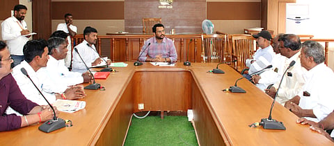 ಕೊಪ್ಪಳದಲ್ಲಿ ಶುಕ್ರವಾರ ಎಡಿಸಿ ಸಿದ್ರಾಮೇಶ್ವರ ಅಧ್ಯಕ್ಷತೆಯಲ್ಲಿ ಪೂರ್ವಭಾವಿ ಸಭೆ ನಡೆಯಿತು
