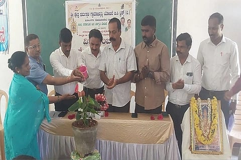 ಶ್ರೀ ಕ್ಷೇತ್ರ ಧರ್ಮಸ್ಥಳ ಗ್ರಾಮಾಭಿವೃದ್ಧಿ ಯೋಜನೆ, ಬಿ.ಸಿ. ಟ್ರಸ್ಟ್ ಸೋಮವಾರಪೇಟೆ ತಾಲೂಕು ಮತ್ತು ಅಖಿಲ ಕರ್ನಾಟಕ ಜನಜಾಗೃತಿ ವೇದಿಕೆ ಕೊಡಗು ಜಿಲ್ಲೆ ವತಿಯಿಂದ ಆರಂಭಿಸಲಾದ ಮಾದಕ ವಸ್ತು ವಿರೋಧಿ ದಿನಾಚರಣೆ ಅಭಿಯಾನಕ್ಕೆ ಶ್ರೀ ಕ್ಷೇತ್ರ ಧರ್ಮಸ್ಥಳ ಗ್ರಾಮಾಭಿವೃದ್ಧಿ ಯೋಜನೆ ಜಿಲ್ಲಾ ನಿರ್ದೇಶಕ ವಿಠಲ್ ಎಸ್. ಸಾಲ್ಯಾನ್ ಚಾಲನೆ ನೀಡಿದರು. ಎಂ.ಎನ್. ಚಂದ್ರಮೋಹನ್, ಎಚ್.ಎಂ. ರಾಜಶೇಖರ್, ಚಂದ್ರು, ಹನುಮಂತಪ್ಪ ಅಂಗಡಿ ಮತ್ತಿತರರು ಇದ್ದರು.