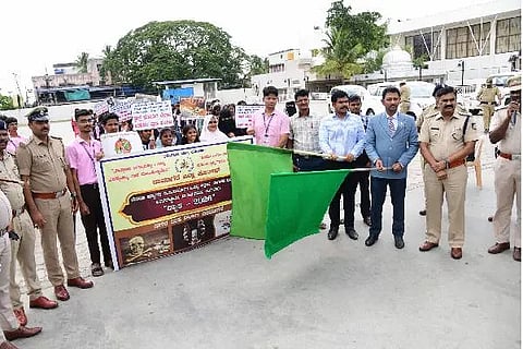 ದಾವಣಗೆರೆಯಲ್ಲಿ ಗುರುವಾರ ಜಿಲ್ಲಾ ಪೊಲೀಸ್ ವತಿಯಿಂದ ಹಮ್ಮಿಕೊಂಡಿದ್ದ ಮಾದಕ ದ್ರವ್ಯ ವಿರೋಧಿ ಜಾಗೃತಿ ಜಾಥಾಗೆ ಗಿತ್ತೆ ಮಾಧವ ವಿಠ್ಠಲರಾವ್, ರಂಗೇಗೌಡ ಸಿ. ಚಾಲನೆ ನೀಡಿದರು. ಶೇಖರ್ ಎಚ್.ಟಿ, ಶರಣ ಬಸವೇಶ್ವರ, ಇತರ ಅಧಿಕಾರಿಗಳು, ವಿದ್ಯಾರ್ಥಿಗಳು ಇದ್ದರು.