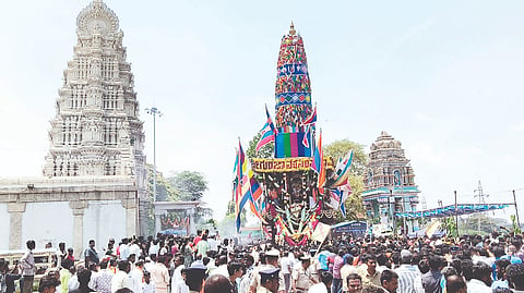ತಿ.ನರಸೀಪುರ ಪಟ್ಟಣದಲ್ಲಿ ಗುರುವಾರ ಇತಿಹಾಸ ಪ್ರಸಿದ್ಧ ಶ್ರೀಗುಂಜಾ ನರಸಿಂಹ ಸ್ವಾಮಿಯವರ ದಿವ್ಯ ಬ್ರಹ್ಮರಥೋತ್ಸವ ವಿಜೃಂಭಣೆಯಿಂದ ಜರುಗಿತು.