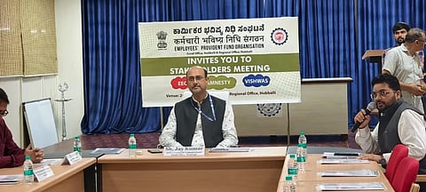 amnesty schemes ಹುಬ್ಬಳ್ಳಿಯಲ್ಲಿ ಶುಕ್ರವಾರ ಏರ್ಪಡಿಸಿದ್ದ ಸಮ್ಮೇಳನದಲ್ಲಿ ಪಿಎಫ್ ಅಧಿಕಾರಿಗಳಾದ ಜಯಕುಮಾರ್​, ಅಶುತೋಷ್​.