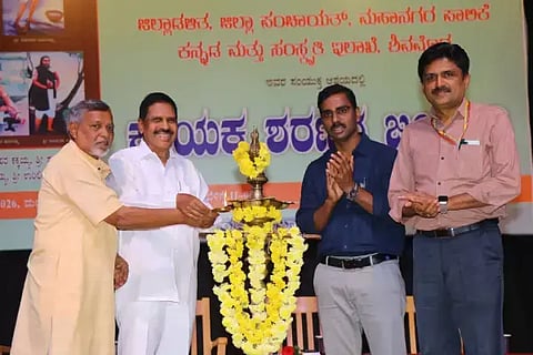 ಶಿವಮೊಗ್ಗದಲ್ಲಿ ಜಿಲ್ಲಾಡಳಿತದಿಂದ ಏರ್ಪಡಿಸಿದ್ದ ಕಾಯಕ ಶರಣರ ಜಯಂತಿಯನ್ನು ಸಿ.ಎಸ್.ಚಂದ್ರಭೂಪಾಲ, ಡಾ. ಬಸವರಾಜ ನೆಲ್ಲಿಸರ ಉದ್ಘಾಟಿಸಿದರು. ಎಚ್.ಉಮೇಶ್, ಆರ್.ಪ್ರದೀಪ್ ಇದ್ದರು.