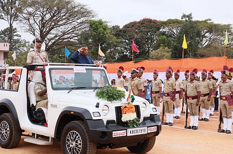  ಉಸ್ತುವಾರಿ ಸಚಿವರಿಂದ ಧ್ವಜಾರೋಹಣ