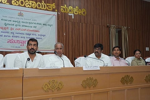 ಜಿಲ್ಲಾ ಮಟ್ಟದ ತ್ರೈಮಾಸಿಕ ಪ್ರಗತಿ ಪರಿಶೀಲನಾ ಸಭೆಯಲ್ಲಿ ಎನ್.ಎಸ್.ಭೋಸರಾಜು, ಡಾ.ಮಂತರ್‌ಗೌಡ, ಎಸ್.ಜೆ.ಸೋಮಶೇಖರ್ ಇತರರಿದ್ದರು.