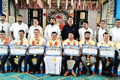 ಜಗಳೂರಿನಲ್ಲಿ ಬುಧವಾರ ಮಾದಿಗ ಮಹಾಸಭಾ ಪದಾಧಿಕಾರಿಗಳ ಆಯ್ಕೆ ಹಾಗೂ ಒಳಮೀಸಲಾತಿ ವಿಜಯೋತ್ಸವ ಸನ್ಮಾನ ಕಾರ್ಯಕ್ರಮದಲ್ಲಿ ಹೋರಾಟಗಾರರನ್ನು ಸನ್ಮಾನಿಸಲಾಯಿತು. ಬಿ.ಎಚ್  ವೀರಭದ್ರಪ್ಪ, ಪ್ರೊ.ಎಚ್. ವಿಶ್ವನಾಥ್, ಜಿ.ಎಚ್. ಶಂಭುಲಿಂಗಪ್ಪ, ಹೆಗ್ಗೆರೆ ರಂಗಪ್ಪ ಇತರರಿದ್ದರು.