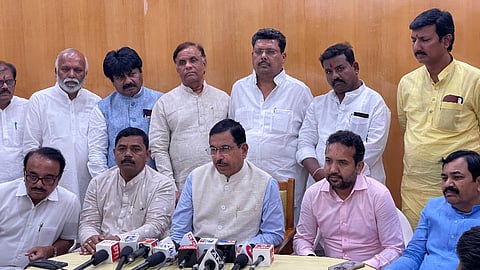 ಕಲಬುರಗಿಯಲ್ಲಿ ಕೇಂದ್ರ ಸಚಿವ ಪ್ರಲ್ಹಾದ್ ಜೋಶಿ ಮಾತನಾಡಿದರು. ಬಿಜೆಪಿ ಮಹಾನಗರ ಜಿಲ್ಲಾದ್ಯಕ್ಷ ಚಂದು ಪಾಟೀಲ್, ಎಂಎಲ್‌ಸಿ ಶಶೀಲ್ ನಮೋಶಿ, ಮಾಜಿ ಶಾಸಕ ರಾಜಕುಮಾರ ತೆಲ್ಕೂರ, ಅಶೋಕ ಬಗಲಿ, ಹರ್ಷಾನಂದ ಗುತ್ತೇದಾರ್ ಇತರರಿದ್ದರು.