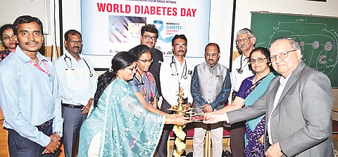  ಜೆಎಸ್‌ಎಸ್ ಆಸ್ಪತ್ರೆಯಲ್ಲಿ ಶುಕ್ರವಾರ ಆಯೋಜಿಸಿದ್ದ ವಿಶ್ವ ಮಧುಮೇಹ ದಿನಾಚರಣೆ ಕಾರ್ಯಕ್ರಮವನ್ನು ಬೆಂಗಳೂರಿನ ಎಂಡೋಕ್ರೈನಾಲಜಿ ಮತ್ತು  ಡಯಾಬಿಟಿಸ್ ರಿಸರ್ಚ್ ಟ್ರಸ್ಟ್‌ನ ಮುಖ್ಯಸ್ಥ ಡಾ.ಕೆ.ಎಂ.ಪ್ರಸನ್ನಕುಮಾರ್ ಉದ್ಘಾಟಿಸಿದರು. 