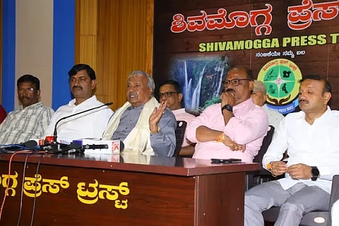 ಶಿವಮೊಗ್ಗದಲ್ಲಿ ಮಾಜಿ ಉಪ ಮುಖ್ಯಮಂತ್ರಿ ಕೆ.ಎಸ್.ಈಶ್ವರಪ್ಪ ಮಾತನಾಡಿದರು. ಪ್ರಮುಖರಾದ ಕೆ.ಈ.ಕಾಂತೇಶ್, ಈ.ವಿಶ್ವಾಸ್, ಮೋಹನ್ ಜಾದವ್, ಕುಬೇರಪ್ಪ, ಮಹಾಲಿಂಗಶಾಸ್ತ್ರೀ, ರಾಜು, ಎಂ.ಜಿ.ಬಾಲು, ಗಿರೀಶ್, ಅರುಣ್ ಸುದ್ದಿಗೋಷ್ಠಿಯಲ್ಲಿದ್ದರು.