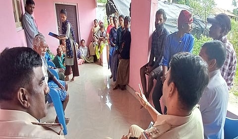ಪರಿಶಿಷ್ಟ ಪಂಗಡ ಮತ್ತು ಪರಿಶಿಷ್ಟ ಜಾತಿಯ ನಿವಾಸಿಗಳಿಗಾಗಿ ಆಯೋಜಿಸಿದ್ದ ಕುಂದುಕೊರತೆ ಸಭೆಯಲ್ಲಿ ಕಾಳೇಗೌಡ ಮಾತನಾಡಿದರು.