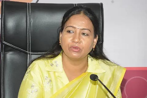 ವಿಜಯಪುರ ನಗರದ ನೂತನ ಪ್ರವಾಸಿ ಮಂದಿರದಲ್ಲಿ ಕರ್ನಾಟಕ ಕೌಶಲಾಭಿವೃದ್ಧಿ ನಿಗಮದ ಅಧ್ಯಕ್ಷೆ ಕಾಂತಾ ನಾಯಕ ಸುದ್ದಿಗೋಷ್ಠಿ ನಡೆಸಿದರು.