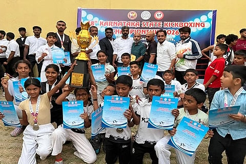 ಮೈಸೂರಿನ ಯುವರಾಜ ಸ್ಟೇಡಿಯಂನಲ್ಲಿ ನಡೆದ ರಾಜ್ಯಮಟ್ಟದ ಕಿಕ್ ಬಾಕ್ಸಿಂಗ್ ಚಾಂಪಿಯನ್‌ಶಿಪ್‌ನಲ್ಲಿ ಉತ್ತಮ ಸಾಧನೆ ಪ್ರದರ್ಶಿಸಿದ ಭಾಗಮಂಡಲದ ಚೈನೀಸ್ ಕೆನ್‌ಪೊ ಕರಾಟೆ ಶಾಖೆಯ ವಿದ್ಯಾರ್ಥಿಗಳು. ನಾಗರಾಜ್, ಇಮ್ಯಾನ್ವಲ್ ಕೆ.ಜೆ, ರಾಯ್ ಜೋಸೆಫ್, ರಾಜೇಶ್ ಇದ್ದರು.
