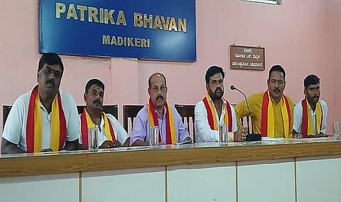 ಸುದ್ದಿಗೋಷ್ಠಿಯಲ್ಲಿ ಕರ್ನಾಟಕ ರಕ್ಷಣಾ ವೇದಿಕೆ(ಎಚ್.ಶಿವರಾಮೇಗೌಡರ ಬಣ)ಯ ಬಿ.ಎ.ದಿನೇಶ್ ಮಾತನಾಡಿದರು.