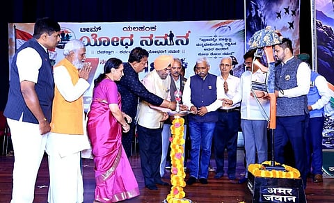 ಟೀಮ್ ಯೋಧ ನಮನ’ ಸಂಘದಿಂದ ಯಲಹಂಕದ ಅಂಬೇಡ್ಕರ್ ಭವನದಲ್ಲಿ ಆಯೋಜಿಸಿದ್ದ 27ನೇ ವರ್ಷದ ಕಾರ್ಗಿಲ್ ವಿಜಯೋತ್ಸವ ದಿನಾಚರಣೆ