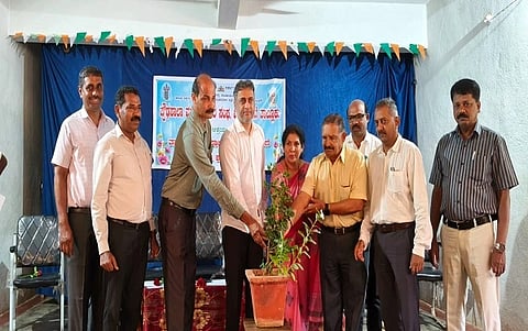 ತಾಲೂಕು ಮಟ್ಟದ ಪ್ರೌಢಶಾಲಾ ಮುಖ್ಯ ಶಿಕ್ಷಕರ ತರಬೇತಿ ಕಾರ್ಯಾಗಾರವನ್ನು ಉದ್ಘಾಟಿಸಿದರು.