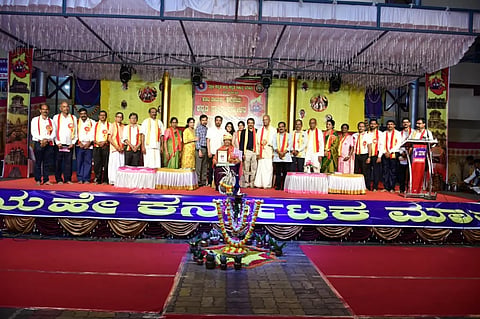  ಕಡಬ ತಾಲೂಕು 5ನೆಯ ಕನ್ನಡ ಸಾಹಿತ್ಯ ಸಮ್ಮೇಳನದ ಸಮಾರೋಪ ನಡೆಯಿತು. ಡಾ.ಧನಂಜಯ ಕುಂಬ್ಳೆ, ಸುಳ್ಯ ಶಾಸಕಿ ಭಾಗೀರಥಿ ಮುರುಳ್ಯ ಮೊದಲಾದವರಿದ್ದರು.  