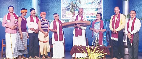  ಆಟಿ ಅಮಾವಾಸ್ಯೆ ಆಚರಣೆ ಕಾರ್ಯಕ್ರಮವನ್ನು ಶ್ರೀ ರಾಮಕುಂಜೇಶ್ವರ ಆಂಗ್ಲಮಾಧ್ಯಮ ಶಿಕ್ಷಣ ಸಂಸ್ಥೆಗಳ ಕಾರ್ಯದರ್ಶಿ ಕೆ.ಸೇಸಪ್ಪ ರೈ ಉದ್ಘಾಟಿಸಿರು. ಪ್ರಮುಖರಾದ ಕೆ.ಸೇಸಪ್ಪ ರೈ, ಪ್ರಕಾಶ್ ಗೌಡ, ಆನಂದ ಎಸ್.ಟಿ. ಮೊದಲಾದವರು ಉಪಸ್ಥಿತರಿದ್ದರು.