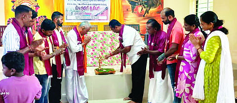 ಪಂತೊದ ಗೊಬ್ಬುದ ಲೇಸ್ ಸ್ಪರ್ಧಾ ಕಾರ್ಯಕ್ರಮವನ್ನು ನೂಜಿಬಾಳ್ತಿಲ ಗ್ರಾಪಂ ಉಪಾಧ್ಯಕ್ಷ ಚಂದ್ರಶೇಖರ ಹಳೆನೂಜಿ ಉದ್ಘಾಟಿಸಿದರು.
