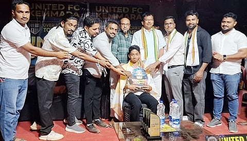 ಕೆಮ್ಮಾರ ಯುನೈಟೆಡ್ ಎಫ್.ಸಿ. ಕ್ರಿಕೆಟ್ ಪಂದ್ಯಾವಳಿ ಸಭಾ ಕಾರ್ಯಕ್ರಮದಲ್ಲಿ ಶೈಕ್ಷಣಿಕ ಸಾಧಕ ವಿದ್ಯಾರ್ಥಿಗಳನ್ನು ಸನ್ಮಾನಿಸಲಾಯಿತು. ಪ್ರಮುಖರಾದ ಫಝಲ್ ಕಡಬ, ಅಝೀಜ್ ಬಿ.ಕೆ., ಸಜ್ಜದ್ ಆತೂರು, ದೇವಿಪ್ರಸಾದ್ ನೀರಾಜೆ, ರಾಮಣ್ಣ ಕೆಮ್ಮಾರ ಮತ್ತಿತರರು ಉಪಸ್ಥಿತರಿದ್ದರು.