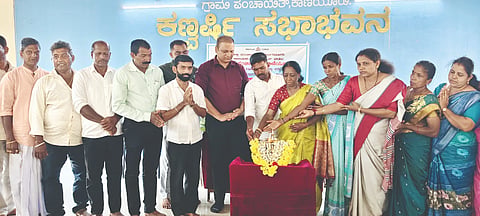  ಶಾಸಕಿ ಭಾಗೀರಥಿ ಮುರುಳ್ಯ ಸಭಾ ಕಾರ್ಯಕ್ರಮ ಉದ್ಘಾಟಿಸಿದರು. ಕಡಬ ತಾಪಂ ಕಾರ್ಯನಿರ್ವಾಹಕ ಅಧಿಕಾರಿ ನವೀನ್ ಕುಮಾರ್ ಭಂಡಾರಿ, ಕಾಣಿಯೂರು ಗ್ರಾಪಂ ಅಧ್ಯಕ್ಷ ವಿಶ್ವನಾಥ ಕೊಪ್ಪ ಮೊದಲಾದವರಿದ್ದರು.  