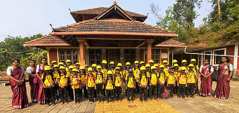  ಪುಣ್ಚಪ್ಪಾಡಿ ಶಾಲಾ ಮಕ್ಕಳ ಪ್ರಕೃತಿ ನಡಿಗೆ ಕಾರ್ಯಕ್ರಮ ನಡೆಯಿತು. ರಶ್ಮಿತಾ ಜೈನ್, ಶೋಭಾ ಕೆ., ಭಾಗೀರಥಿ, ಲೀಲಾವತಿ, ಭವಾನಿ ಕೆ. ಮತ್ತಿತರಿದ್ದರು.