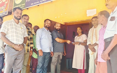  ಕೊಂಬಾರು ಸಿಎಸ್‌ಸಿ ಕೇಂದ್ರದಲ್ಲಿ ಡಿ.ಜಿ.ಪೇಗೆ ಚಾಲನೆ ನೀಡಲಾಯಿತು. ಪ್ರಮುಖರಾದ ನಾಗಪ್ಪ ಗೌಡ, ಧರ್ಮಪಾಲ ಗೌಡ, ಜಯಪ್ರಕಾಶ್, ಸೋಮೇಶ್, ನಿರ್ವಹಕಿ ಶ್ರುತಿ ಮೊದಲಾದವರು ಉಪಸ್ಥಿತರಿದ್ದರು.
