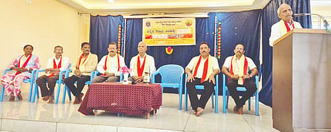  ಕನ್ನಡ ಸಾಹಿತ್ಯ ಪರಿಷತ್ತು ಕಡಬ ತಾಲೂಕು ಘಟಕದ ನಿಕಟಪೂರ್ವಾಧ್ಯಕ್ಷ ಜನಾರ್ದನ ಗೌಡ ಪಣೆಮಜಲು ಮಾತನಾಡಿದರು. ಕೆ.ಸೇಸಪ್ಪ ರೈ ರಾಮಕುಂಜ, ಕೆ.ಪದ್ಮಪ್ಪ ಗೌಡ ರಾಮಕುಂಜ ಮೊದಲಾದವರಿದ್ದರು.  
