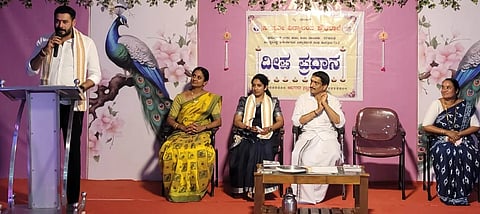 ದೀಪ ಪ್ರದಾನ ಕಾರ್ಯಕ್ರಮದಲ್ಲಿ ಭಾರತೀಯ ಜನತಾ ಯುವ ಮೋರ್ಚಾ ಜಿಲ್ಲಾ ಅಧ್ಯಕ್ಷ ನಂದನ್ ಮಲ್ಯ ಮಾತನಾಡಿದರು. ರಶ್ಮಿ ಜಿ.ಎಸ್., ಸವಿತಾ ಶಿವಸುಬ್ರಮಣ್ಯ ಭಟ್, ಶೈಲಶ್ರೀ ರೈ.ಎಸ್.ಮತ್ತಿತರರಿದ್ದರು.