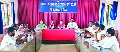  ಕಡಬ ಪ.ಪಂ. ಸಾಮಾನ್ಯ ಸಭೆ ಅಧ್ಯಕ್ಷೆ ತಮನ್ನಾ ಜಬೀನ್ ಅಧ್ಯಕ್ಷತೆಯಲ್ಲಿ ನಡೆಯಿತು.