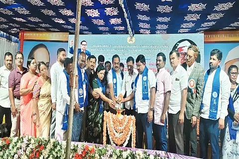 ಕಡೂರಿನಲ್ಲಿ ಅಂಬೇಡ್ಕರ್ ಜಯಂತಿಯನ್ನು ಶಾಸಕ ಕೆ.ಎಸ್.ಆನಂದ್ ಉದ್ಘಾಟಿಸಿದರು. ಸಿ.ಎಸ್.ಪೂರ್ಣಿಮಾ, ಸಿ.ಆರ್.ಪ್ರವೀಣ್, ಆಸಂಧಿ ಕಲ್ಲೇಶ್, ಮೋಹನ್‌ಕುಮಾರ್, ಚಂದ್ರಶೇಖರ್ ಇತರರಿದ್ದರು.