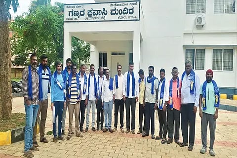 ಕಡೂರಿನಲ್ಲಿ ಪ್ರೊ. ಬಿ.ಕೃಷ್ಣಪ್ಪ ಸ್ಥಾಪಿತ ಡಿಎಸ್‌ಎಸ್ ಜಿಲ್ಲಾ ಘಟಕದ ಪದಾಧಿಕಾರಿಗಳನ್ನು ನೇಮಕಗೊಳಿಸಲಾಯಿತು. ರಾಜ್ಯ ಸಂಚಾಲಕ ಡಿ.ಆರ್.ಪಾಂಡುರಂಗಸ್ವಾಮಿ, ಟಿ.ಮಂಜಪ್ಪ, ಲಕ್ಷ್ಮಣ್, ಹರೀಶ್ ಇತರರಿದ್ದರು.