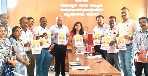 ಕಡೂರಿನಲ್ಲಿ ಪಲ್ಸ್ ಪೋಲಿಯೋ ಅಭಿಯಾನದ ಪೋಸ್ಟರ್‌ಗಳನ್ನು ತಹಸೀಲ್ದಾರ್ ಸಿ.ಎಸ್.ಪೂರ್ಣಿಮಾ ಬಿಡುಗಡೆಗೊಳಿಸಿದರು.  ಡಾ. ಶ್ರೀನಿವಾಸ ದತ್ತಾತ್ರಿ, ಎಸ್.ಎಸ್.ದೇವರಾಜ್, ಎನ್.ಎಸ್.ದೇವರಾಜ್, ಮಮತಾ ಇತರರಿದ್ದರು. 