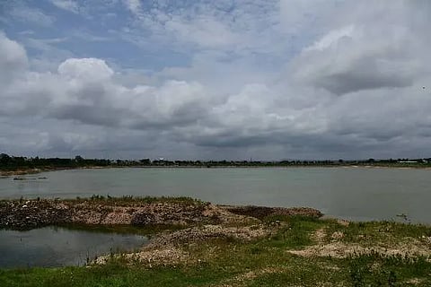 ಟಿವಿ ಸ್ಟೇಷನ್ ಕೆರೆಯಲ್ಲಿ ನೀರು ಕಡಿಮೆಯಾಗಿರುವುದು.