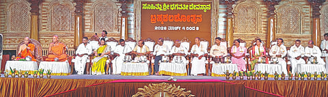   ಸಸಿಹಿತ್ಲು ಶ್ರೀ ಭಗವತೀ ದೇವಸ್ಥಾನದಲ್ಲಿ ಧರ್ಮ ಜಾಗೃತಿ ಸಭೆ ನಡೆಯಿತು. ಕೊಂಡೆವೂರು ನಿತ್ಯಾನಂದ ಯೋಗಾಶ್ರಮದ ಶ್ರೀ ಯೋಗಾನಂದ ಸರಸ್ವತಿ ಸ್ವಾಮೀಜಿ, ಒಡಿಯೂರು ಶ್ರೀ ಗುರುದೇವಾನಂದ ಸ್ವಾಮೀಜಿ, ಡಾ.ಹರಿಕೃಷ್ಣ ಪುನರೂರು, ಪ್ರಸಾದ್ ಶೆಟ್ಟಿ, ಆರ್ಯನ್ ಲಚ್ಚಿಲ್ ಸಸಿಹಿತ್ಲು ಮೊದಲಾದವರಿದ್ದರು.