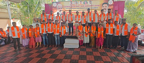 ಕಿನ್ನಿಗೋಳಿ ಪಪಂ ಚುನಾಯಿತ ಅಭ್ಯರ್ಥಿಗಳ ಅಭಿನಂದನಾ ಸಮಾರಂಭದಲ್ಲಿ ಸಂಸದ ಬ್ರಿಜೇಶ್ ಚೌಟ, ಶಾಸಕ ಉಮಾನಾಥ ಕೋಟ್ಯಾನ್, ಬಿಜೆಪಿ ಜಿಲ್ಲಾಧ್ಯಕ್ಷ ಸತೀಶ್ ಕುಂಪಲ, ಮಂಡಲಾಧ್ಯಕ್ಷ ದಿನೇಶ್ ಪುತ್ರನ್ ಇದ್ದರು.