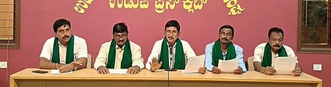 ಜಿಲ್ಲಾ ಕಿಸಾನ್​ ಕಾಂಗ್ರೆಸ್​ ಅಧ್ಯಕ್ಷ ಶಶಿಧರ್​ ಶೆಟ್ಟಿ ಸುದ್ದಿಗೋಷ್ಠಿಯಲ್ಲಿ ಮಾತನಾಡಿದರು. 