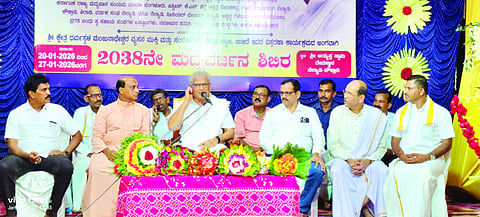 ನೆಲ್ಯಾಡಿ- ಕೌಕ್ರಾಡಿ ಶ್ರೀ ಅಯ್ಯಪ್ಪ ಸ್ವಾಮಿ ದೇವಸ್ಥಾನದ ಸಭಾಂಗಣದಲ್ಲಿ ಆಯೋಜಿಸಲಾಗಿದ್ದ 2038ನೇ ಮದ್ಯವರ್ಜನ ಶಿಬಿರದಲ್ಲಿ ಡಾ.ಡಿ.ವೀರೇಂದ್ರ ಹೆಗ್ಗಡೆ ಮಾತನಾಡಿದರು. ಪ್ರಮುಖರಾದ ವರ್ಗೀಸ್ ಕೈಪನಡ್ಕ, ಕೇಶವ ಅಮೈ, ವಿವೇಕ್ ವಿನ್ಸೆಂಟ್ ಪಾಯಸ್, ಪದ್ಮನಾಭ ಶೆಟ್ಟಿ ಮತ್ತಿತರರಿದ್ದರು. 
