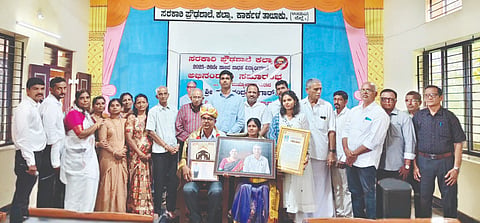  ಕಲ್ಯಾ ಪ್ರೌಢಶಾಲೆಯಲ್ಲಿ ಮುಖ್ಯಶಿಕ್ಷಕ ಸುಭಾಶ್ಚಂದ್ರ ಶೆಟ್ಟಿಗಾರ ದಂಪತಿಯನ್ನು ಸನ್ಮಾನಿಸಲಾಯಿತು. ಪ್ರಮುಖರಾದ ಸಿಎ ಕಮಲಾಕ್ಷ ಕಾಮತ್, ರವೀಂದ್ರ ನಾಯ್ಕ, ಸಂಜೀವ ಪೂಜಾರಿ, ಹರೀಶ್ ಕುಮಾರ್ ಮತ್ತಿತರರಿದ್ದರು.