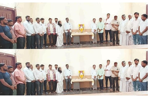 ಕುಕನೂರು ತಹಸಿಲ್ ಕಚೇರಿಯಲ್ಲಿ ಸಂತ ಶ್ರೀ ಸೇವಾಲಾಲ್ ಮಹಾರಾಜರ ಜಯಂತಿ ಆಚರಿಸಲಾಯಿತು. ಗ್ರೇಡ್-2 ತಹಸೀಲ್ದಾರ್ ಮುರಳೀಧರಾವ್ ಕುಲಕರ್ಣಿ, ಗೋರ್ ಸೇನಾ ರಾಜ್ಯ ಪ್ರಧಾನ ಕಾರ್ಯದರ್ಶಿ ಸುರೇಶ ಬಳೂಟಗಿ, ಸಮಾಜದ ಮುಖಂಡರಾದ ಹಂಪಣ್ಣ ಕಟ್ಟಿಮನಿ, ಮೇಘರಾಜ ಬಳಿಗೇರಿ, ಬಸವಂತಪ್ಪ ನಾಯಕ, ವಿಶ್ವನಾಥ ಬಳಿಗೇರಿ ಇತರರಿದ್ದರು.