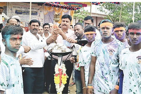 ಬಳಗೇರಿಯ ಶ್ರೀಮತಿ ಶಿವಮ್ಮ ಗಂ.ಬಸವರಡ್ಡಿ ರಡ್ಡೇರ ಸರ್ಕಾರಿ ಪ್ರೌಢ ಶಾಲೆಯಲ್ಲಿ ಹಮ್ಮಿಕೊಂಡಿದ್ದ ಪ್ರೌಢ ಶಾಲೆಗಳ ವಲಯ ಮಟ್ಟದ ಕ್ರೀಡಾಕೂಟವನ್ನು ಬಿಇಒ ಶ್ರೀನಿವಾಸ ಬನ್ನಿಗೋಳ ಉದ್ಘಾಟಿಸಿದರು. ಎಸ್ಡಿಎಂಸಿ ಅಧ್ಯಕ್ಷ ಶರಣಪ್ಪ ಬೂದು, ಬಿಆರ್‌ಸಿ ಶರಣಗೌಡ ಪೊಲೀಸ್ ಪಾಟೀಲ್ ಇತರರಿದ್ದರು.